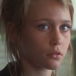 Ann-Sofie Kylin 飾演 Annika