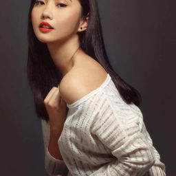 Alodia Gosiengfiao 飾演 Angela