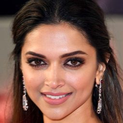 迪皮卡·帕度柯妮 飾演 Gayatri Jakhar