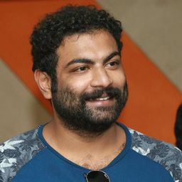 奇楚·特魯斯 飾演 SI Madhu K