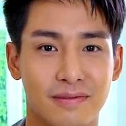 Poramin Siravanadorn 飾演 Petch