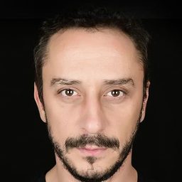 哈坎·卡薩克 飾演 Nadir