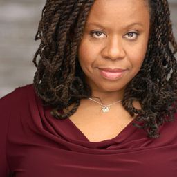 Cat Hammons - Holly & Ivy演員 飾演Bernice