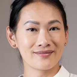 Virginia Chien 飾演 Journalist