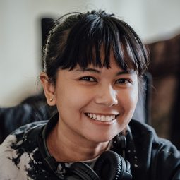 卡米拉安迪妮 - 通靈月舞導演