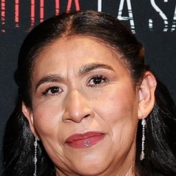 克萊門蒂娜·瓜達拉馬 - 談判無餘地演員 飾演María Luisa