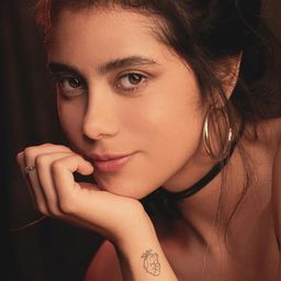 蕾娜塔·巴卡 飾演 Alondra