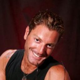 塔默·哈格拉斯 飾演 فايز