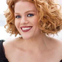 Wendy Bryn Harmer 飾演 Ortlinde