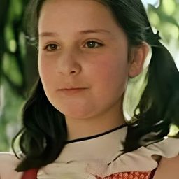 Dariya Derbenyova - Peril at End House演員 飾演nurse Andrews