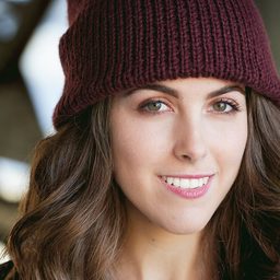 Sarah Camacho - 變了裝說愛你演員 飾演Sky