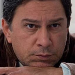 Michele Di Mauro - 愛情手冊演員 飾演Sandrone