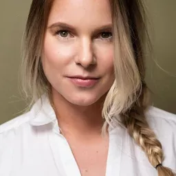 伊格內西亞·阿拉芒 飾演 Guide