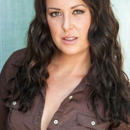 Michelle Elise 飾演 Micca