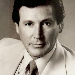 Armando Silvestre 飾演 Guillermo