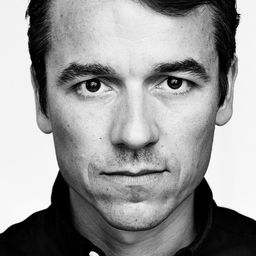 Alexander Khuon 飾演 Hamlet