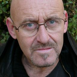 Bernard Bloch 飾演 Doctor Sagem