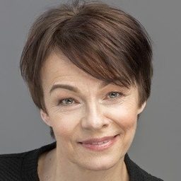 凱薩恩斯特 飾演 Therapist