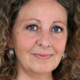 Jytte Kvinesdal 飾演 Erna Nielsen