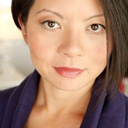 Celeste Den 飾演 Molly