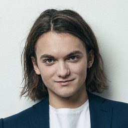 里昂·奧蘭迪阿尼 飾演 Hendrik