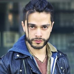 Víctor Ayala 飾演 Guillermo