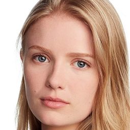 哈德莉·羅賓森 飾演 Halle