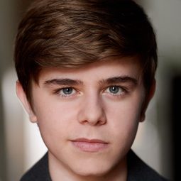 Alexander Elliot 飾演 Bert