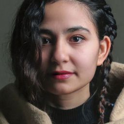 Hasiba Ebrahimi 飾演 Amina