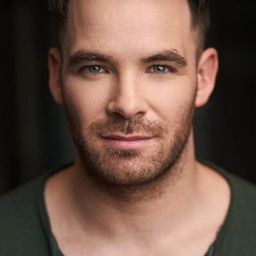 Jarrod Evanyshyn 飾演 Hockey Player