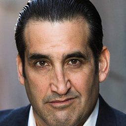 Alexander Aguila - 巴里奧傳説演員 飾演The Poet