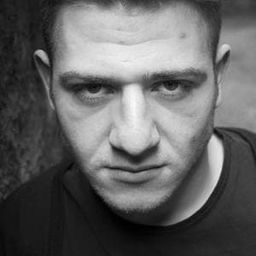 Carmine Battaglia 飾演 Antonio