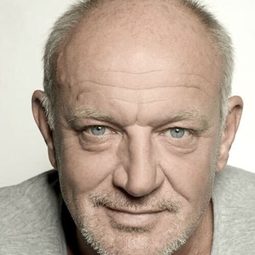 Yann Babilée Keogh - One Woman or Two演員 飾演Alex Grimaldi