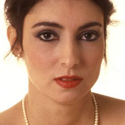 Marlene Willoughby - 叛逆先鋒演員 飾演Customer