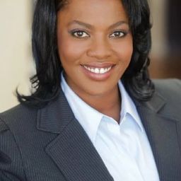 希瑟·西姆斯 飾演 Mona