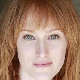 Willow Geer 飾演 Sarah