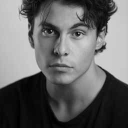 尼古拉斯·奇裏洛 飾演 Allie