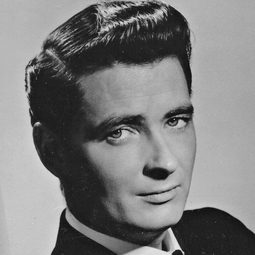 James O’Hara - 蓬門今始為君開演員 飾演Father Paul