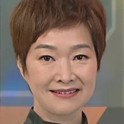 譚玉瑛 飾演 Rita's Sister