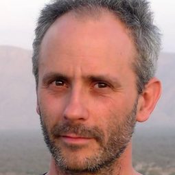 Colin Niel - 謎夜拼圖演員 飾演Cooperative seller