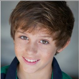 Carter Cabassa - 機密真相演員 飾演Son on Plane