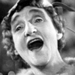 Florence Gill 飾演 Clara Cluck (voice) / Florence Gill