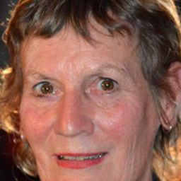 Jacquy Phillips 飾演 Mrs. Cribbage