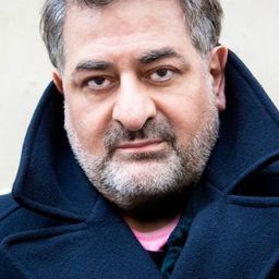 Hasan Ali Mete 飾演 Judge