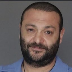 Caner Atacan - 失匙開鎖佬演員 飾演Danyal'ı Şişleyen Adam