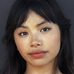 Jillian Nguyen 飾演 Vi