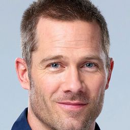 路克·麥克法蘭 飾演 James Nichol