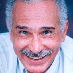 Abdel Rahman Abou Zahra 飾演 رياض