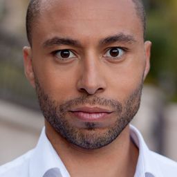 Alexis Rodney 飾演 Anthony