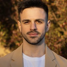 Santiago Madrussan 飾演 Young Matias